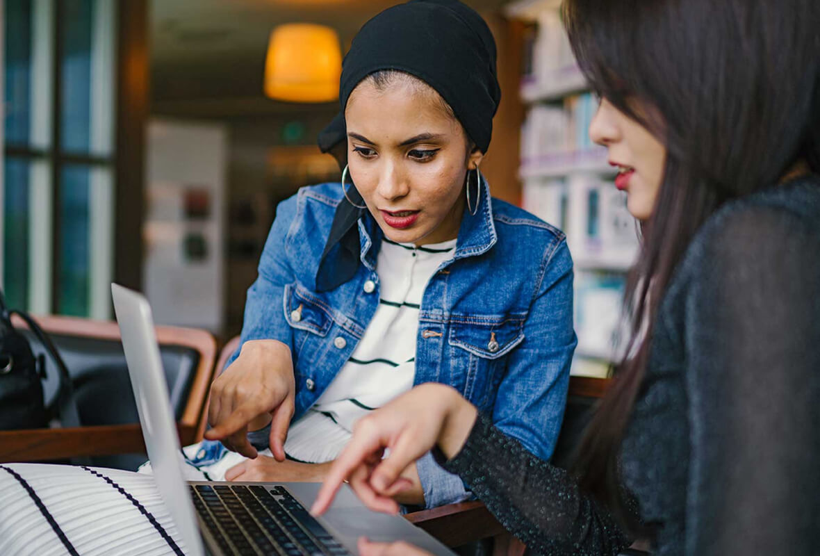 AI Chatbots vs. Human Support: Finding the Right Balance